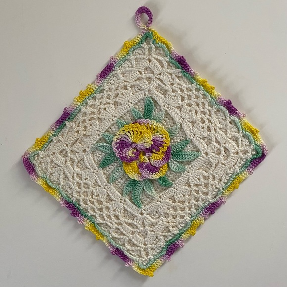 Vintage Hand Crocheted Pansy Potholder Ivory Purple Yellow Green - Picture 5 of 14